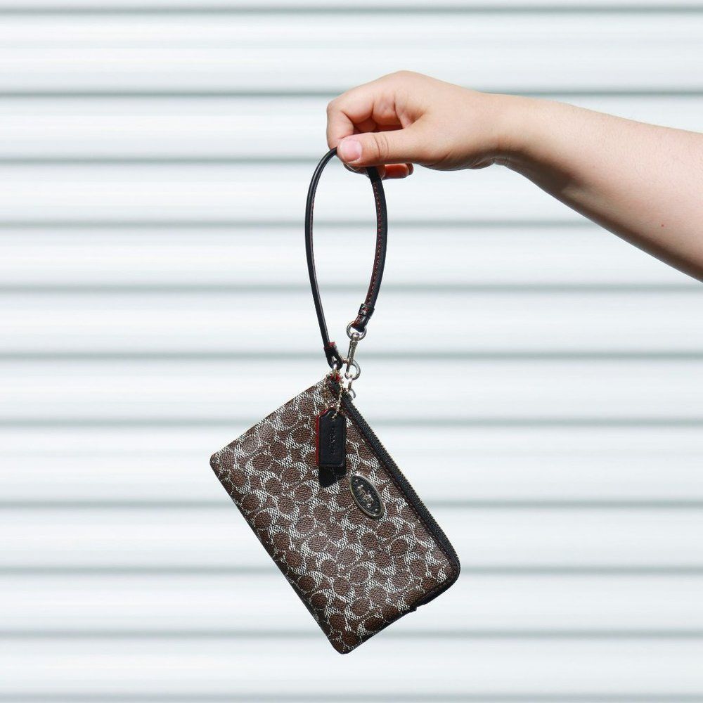 NWT Coach Signature Corner Zip Wristlet Wallet Saddle
